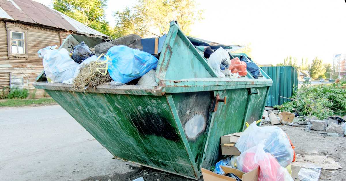 How to Handle Overfilled Dumpsters Without Breaking the Rules?